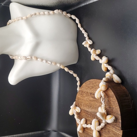 N2931 stunning bohemian mini authentic seashell Hawaiin princess necklace - Picture 1 of 6